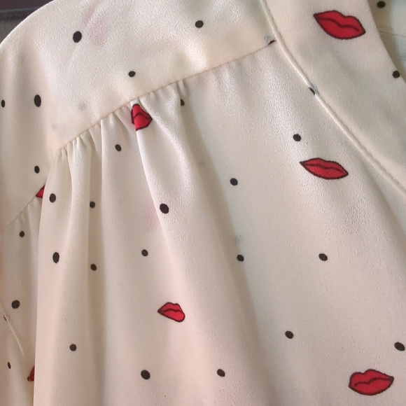 Faded Glory Button Up Top Size 16 Lips Pattern Polyester Non Wrinkle Long Sleeve - Picture 7 of 13